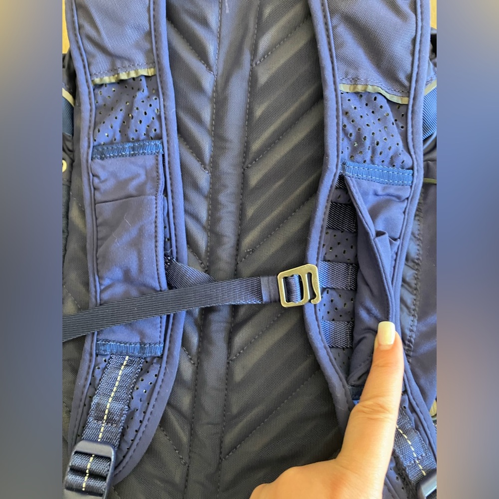 Lululemon Run All Day Backpack II 13L in Gatsby Blue - Picture 7 of 10